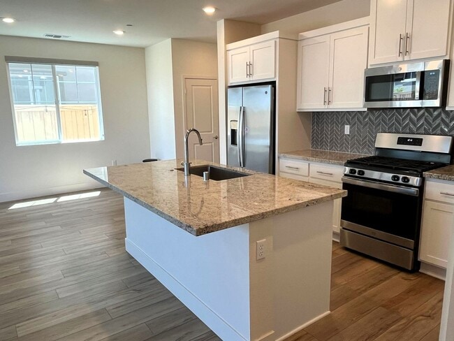 5876 Markham Ct in Tracy, CA - Building Photo - Building Photo