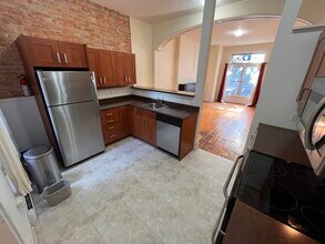 235 Johnson St in Kingston, ON - Building Photo - Building Photo