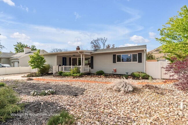 property at 3135 E Louise Ave