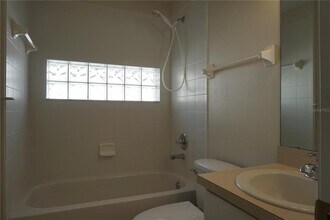 500 Vista Oaks Way in Davenport, FL - Building Photo - Building Photo