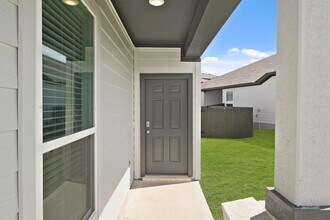 242 Schrader Dr in Buda, TX - Building Photo - Building Photo