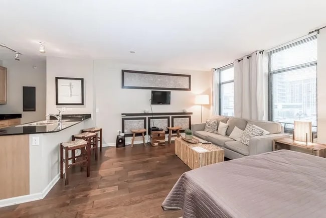 360 N Desplaines St in Chicago, IL - Building Photo - Building Photo