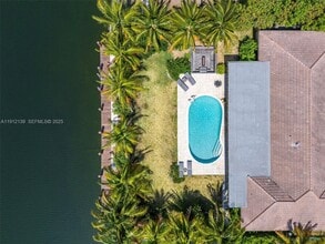 419 Alamanda Dr in Hallandale Beach, FL - Building Photo - Building Photo