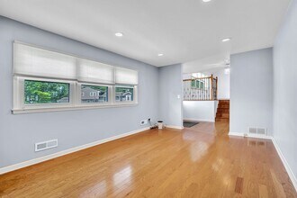 12 Ainslie Ct in East Brunswick, NJ - Building Photo - Building Photo
