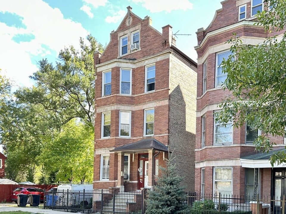 2713 W 16th St in Chicago, IL - Building Photo