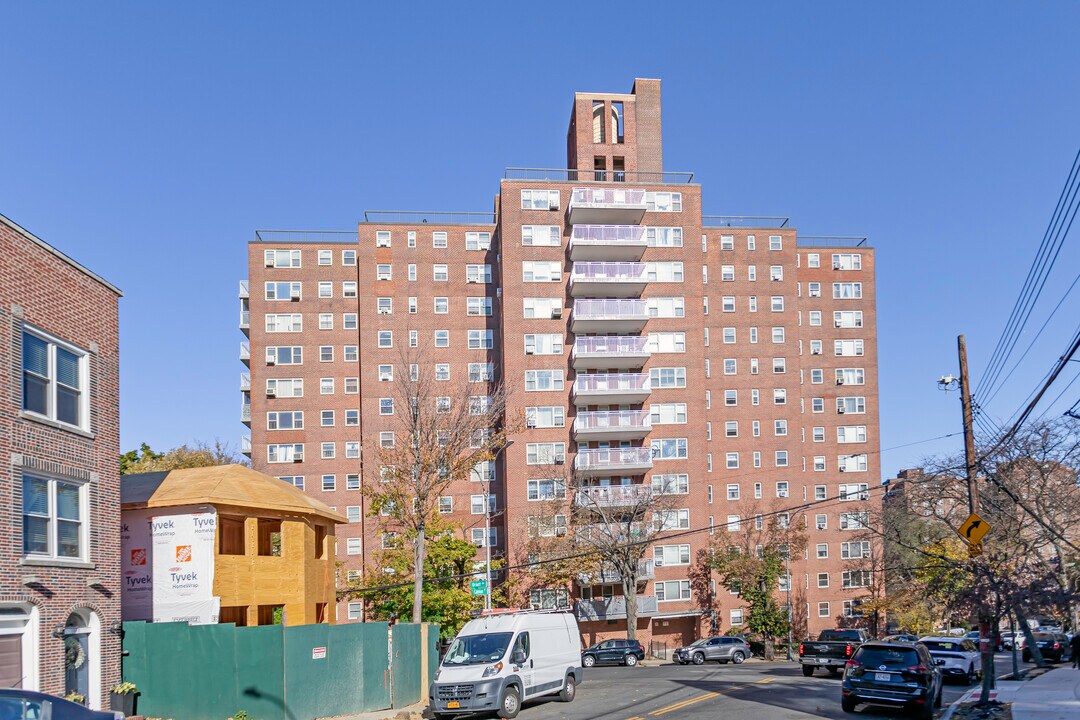 3915 Orloff Ave in Bronx, NY - Building Photo