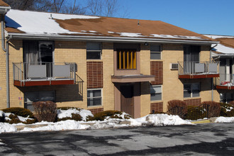 Burgundy Gardens Apartments in Valley Cottage, NY - Building Photo - Building Photo