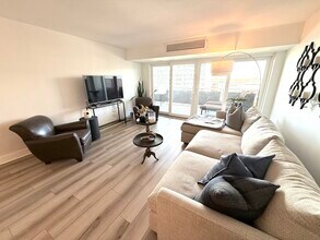 1121 Albion St, Unit 810 in Denver, CO - Building Photo - Building Photo