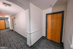 2515 Boston St in Baltimore, MD - Building Photo