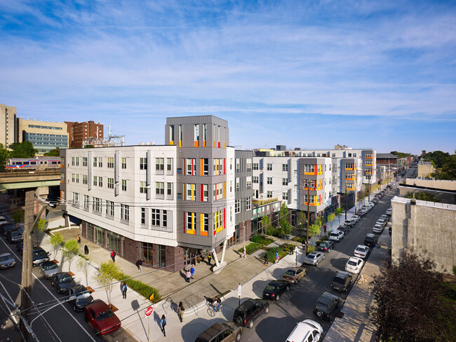 Paseo Verde South in Philadelphia, PA - Building Photo - Building Photo