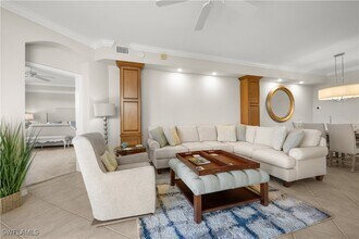 1635 Winding Oaks Way in Naples, FL - Building Photo - Building Photo