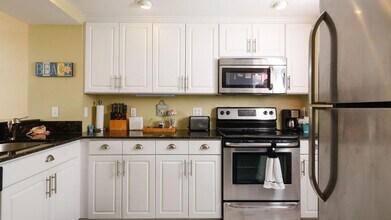 9141 Lake Dr in Englewood, FL - Building Photo - Building Photo