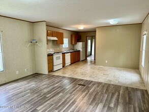 108 Willow Trail in Palatka, FL - Building Photo - Building Photo