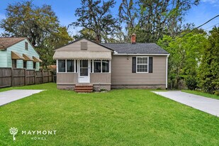 410 W 62nd St in Jacksonville, FL - Building Photo