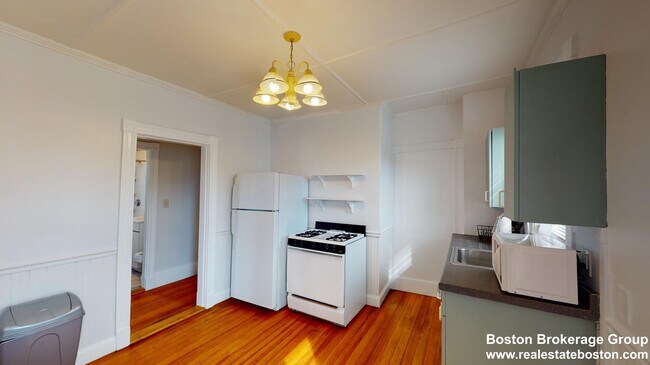 123 Boston St, Unit 3 in Boston, MA - Building Photo - Building Photo
