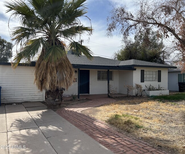 property at 1309 E Lemon St