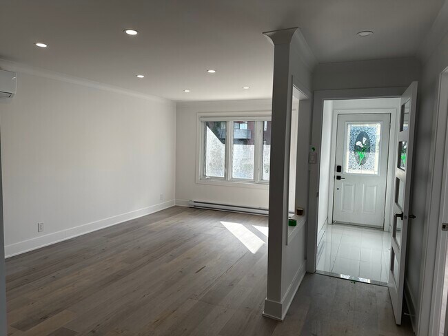 2630 Modugno Rue in St. Laurent, QC - Building Photo - Building Photo