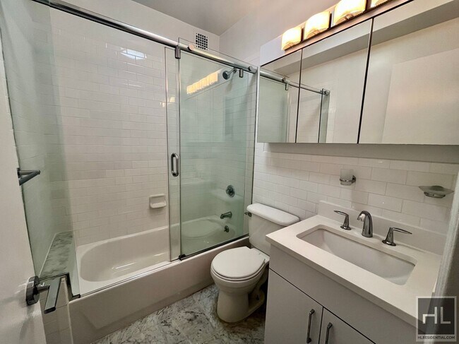 WEST 73 STREET in New York, NY - Building Photo - Building Photo