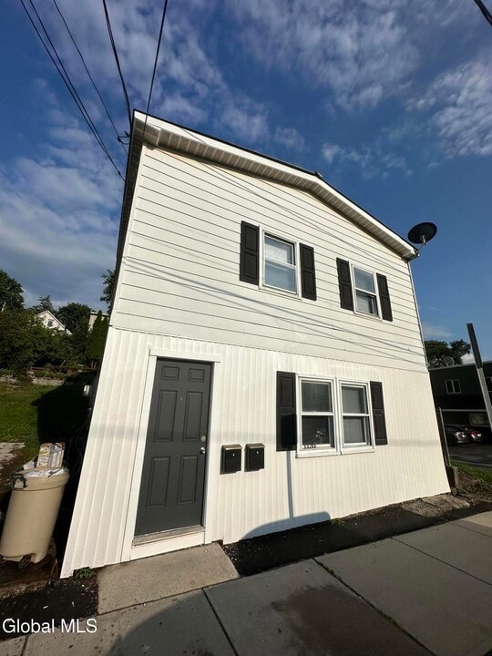 1126 Broadway in Rensselaer, NY - Building Photo