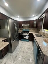 54 Greenway E in Manhasset Hills, NY - Building Photo - Building Photo