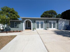 6947 Bottle Brush Dr in Port Richey, FL - Building Photo
