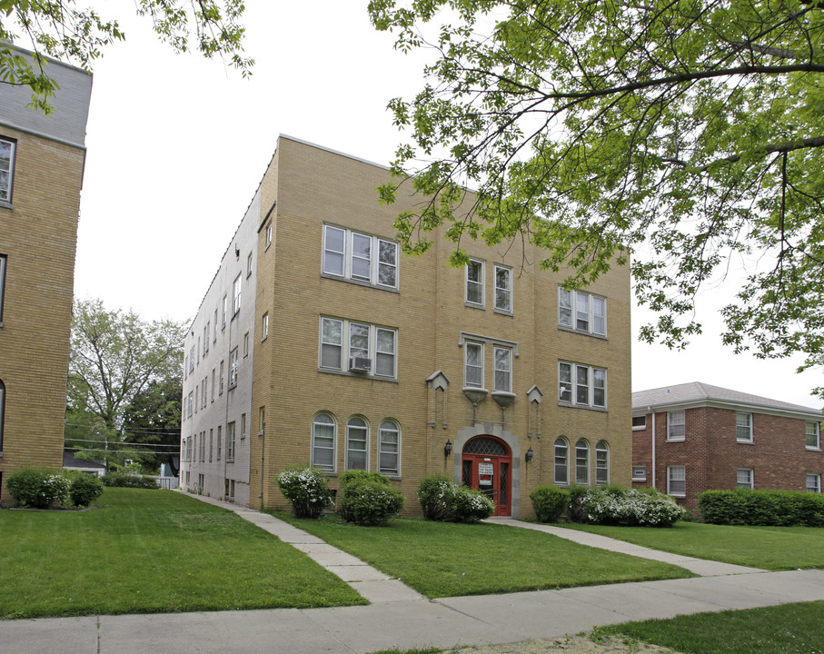 5511 W Martin Dr in Milwaukee, WI - Foto de edificio