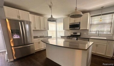505 Gardendale St, Unit 894A-01 in Ferndale, MI - Building Photo - Building Photo