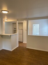 1042 Main St in Leeds, NY - Building Photo - Building Photo