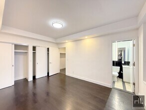 NO fee 1 bed 2 bath with laundry in unit - in New York, NY - Building Photo - Building Photo