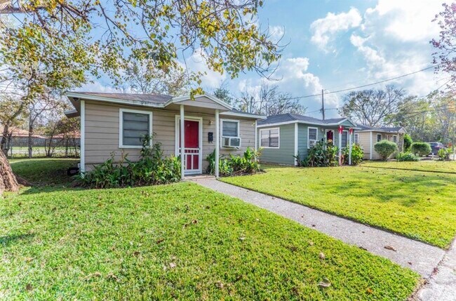 4753 Mallow St in Houston, TX - Foto de edificio - Building Photo