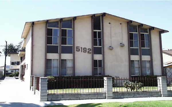 5192 W 20th St in Los Angeles, CA - Building Photo