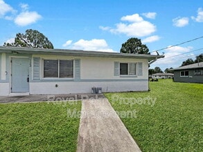 123 Gordon Ave S in Lehigh Acres, FL - Building Photo - Building Photo