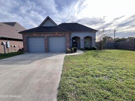 100 Birchview Dr in Broussard, LA - Building Photo