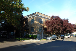 Monterey Apartments in Portland, OR - Building Photo