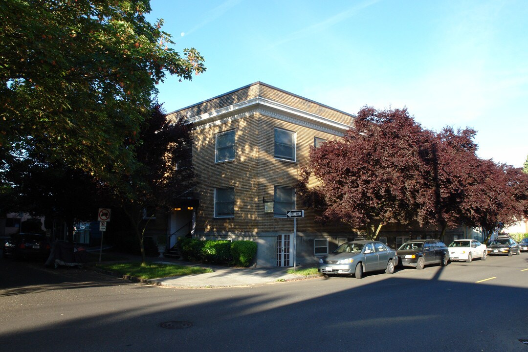 Monterey Apartments in Portland, OR - Foto de edificio