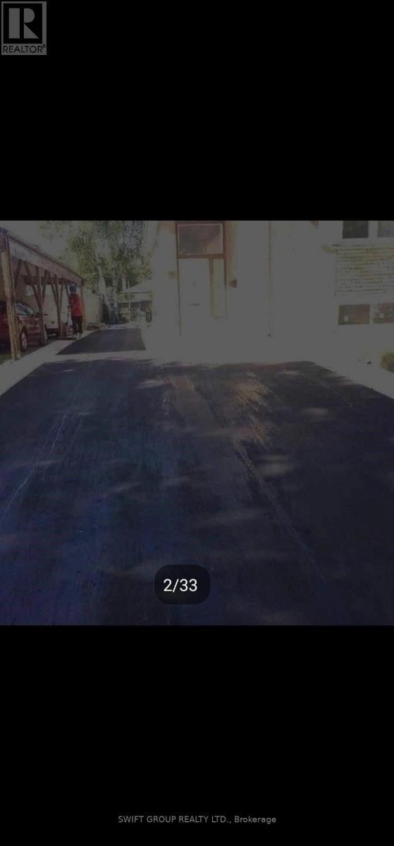 8 Heatherglen Rd in Toronto, ON - Building Photo - Building Photo