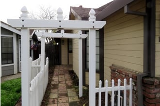 1331 Chignahuapan Way in Roseville, CA - Building Photo - Building Photo