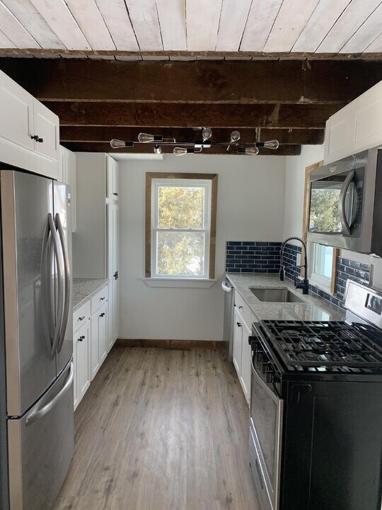 560 Blooming Grove Rd in Hanover, PA - Building Photo
