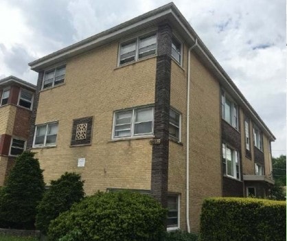 2306 S 17th Ave in North Riverside, IL - Building Photo
