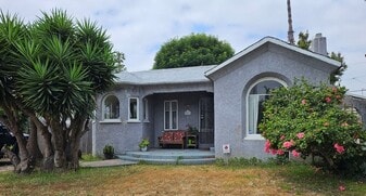 2031 S Curson Ave in Los Angeles, CA - Building Photo
