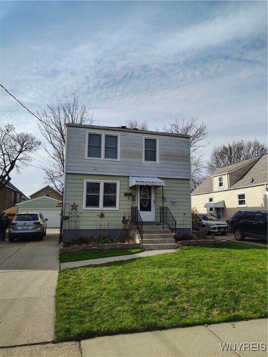 106 Kamper Ave in Buffalo, NY - Building Photo