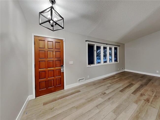 8140 49th Ave N in Minneapolis, MN - Building Photo - Building Photo