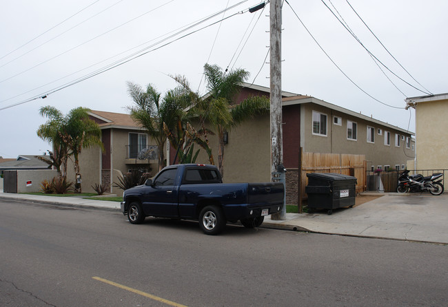 1320-1328 Iris Ave in Imperial Beach, CA - Building Photo - Building Photo