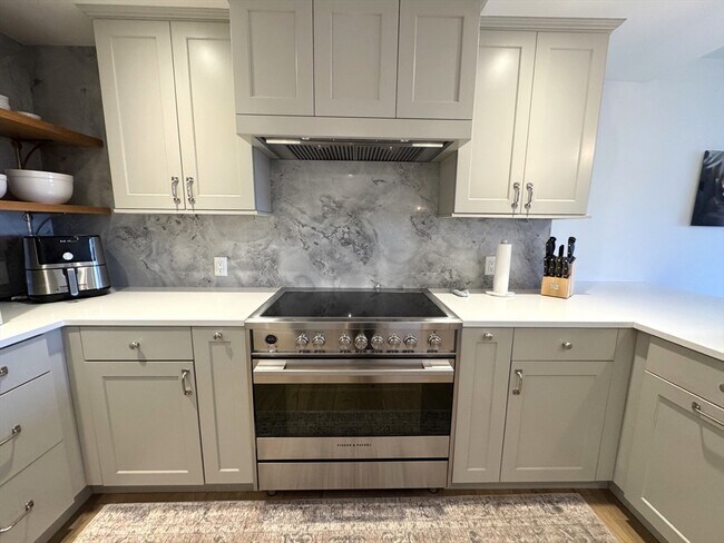 30 Ledge St, Unit #517 in Stoneham, MA - Building Photo - Building Photo