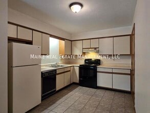 6 Hartley St in Lewiston, ME - Building Photo - Building Photo