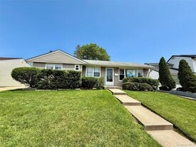 865 Prescott St in Valley Stream, NY - Building Photo