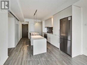 1 Bloor St E in Toronto, ON - Building Photo - Building Photo