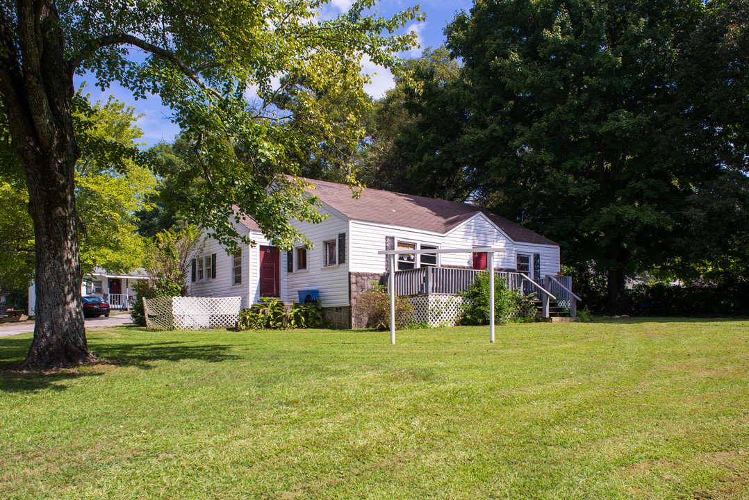 207 Napier St in La Fayette, GA - Building Photo