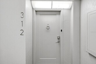 400 Island Way, Unit 312 in Clearwater, FL - Building Photo - Building Photo