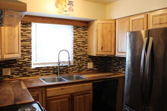 4325 SE Cedar St in Hillsboro, OR - Building Photo - Building Photo